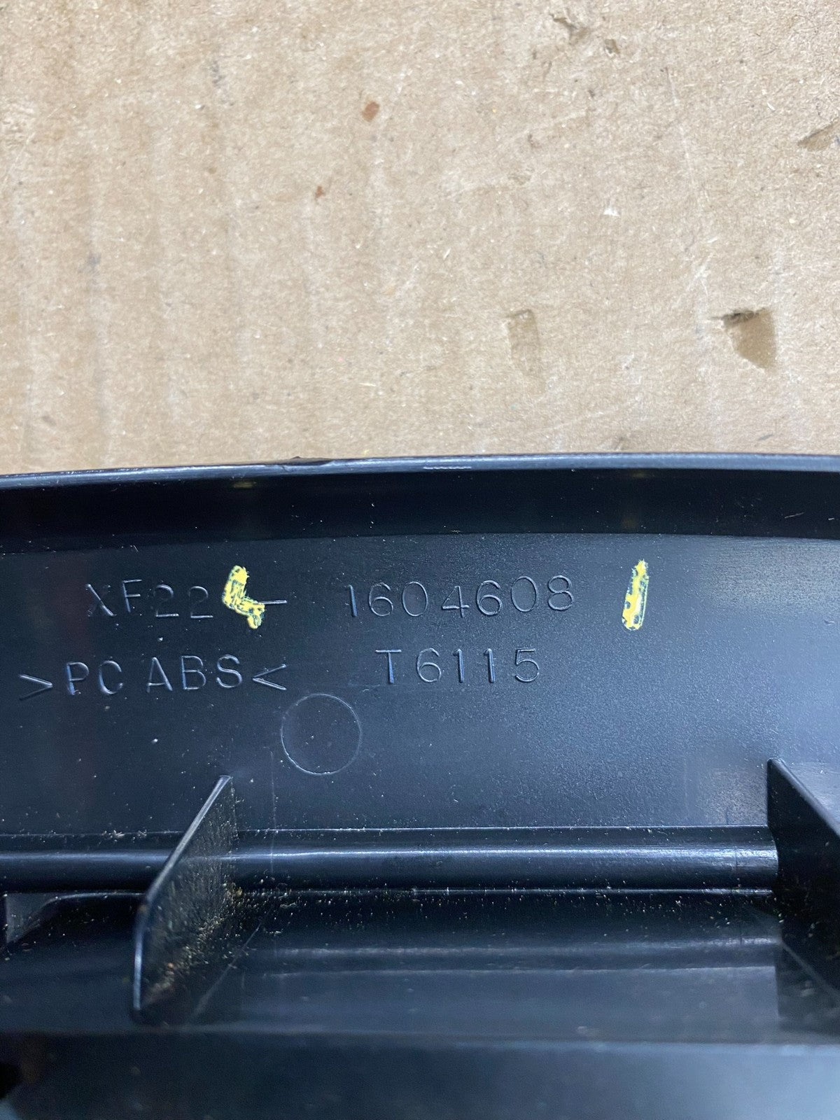 1999 to 2003 Ford Windstar Radio Dash Bezel Climate Control Vent ac9373 DG5