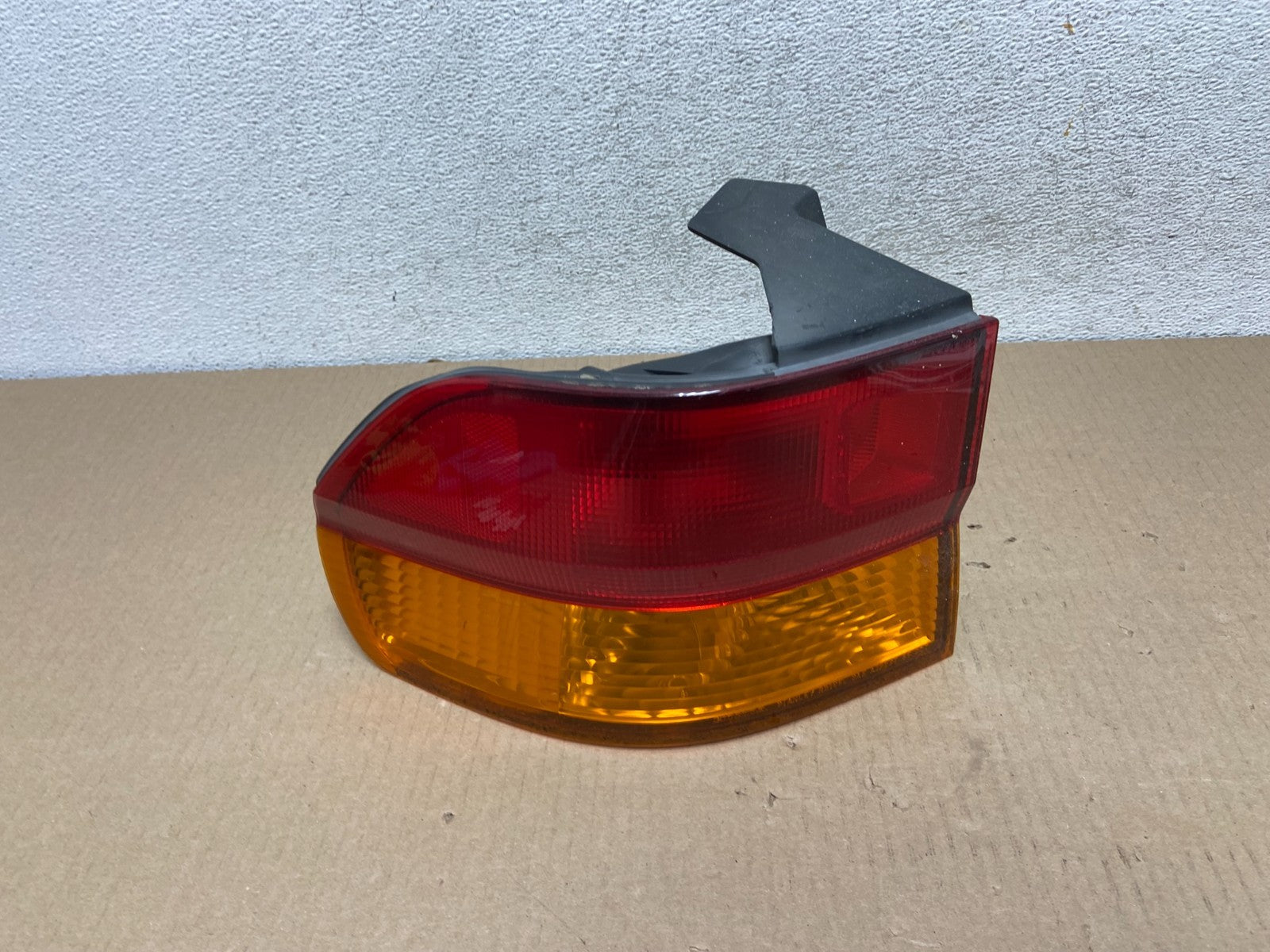 2002 2003 2004 Honda Odyssey Left Driver LH Side Tail Light AG5860 DW0