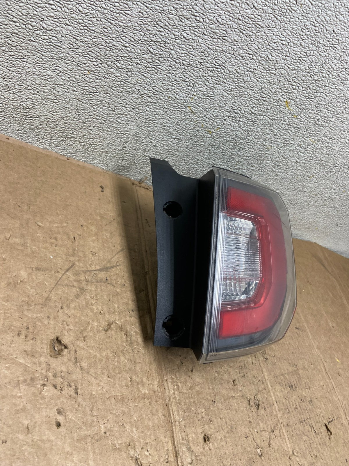 2013 to 2016 GMC Acadia Right Passenger RH Side Tail Light AA35582