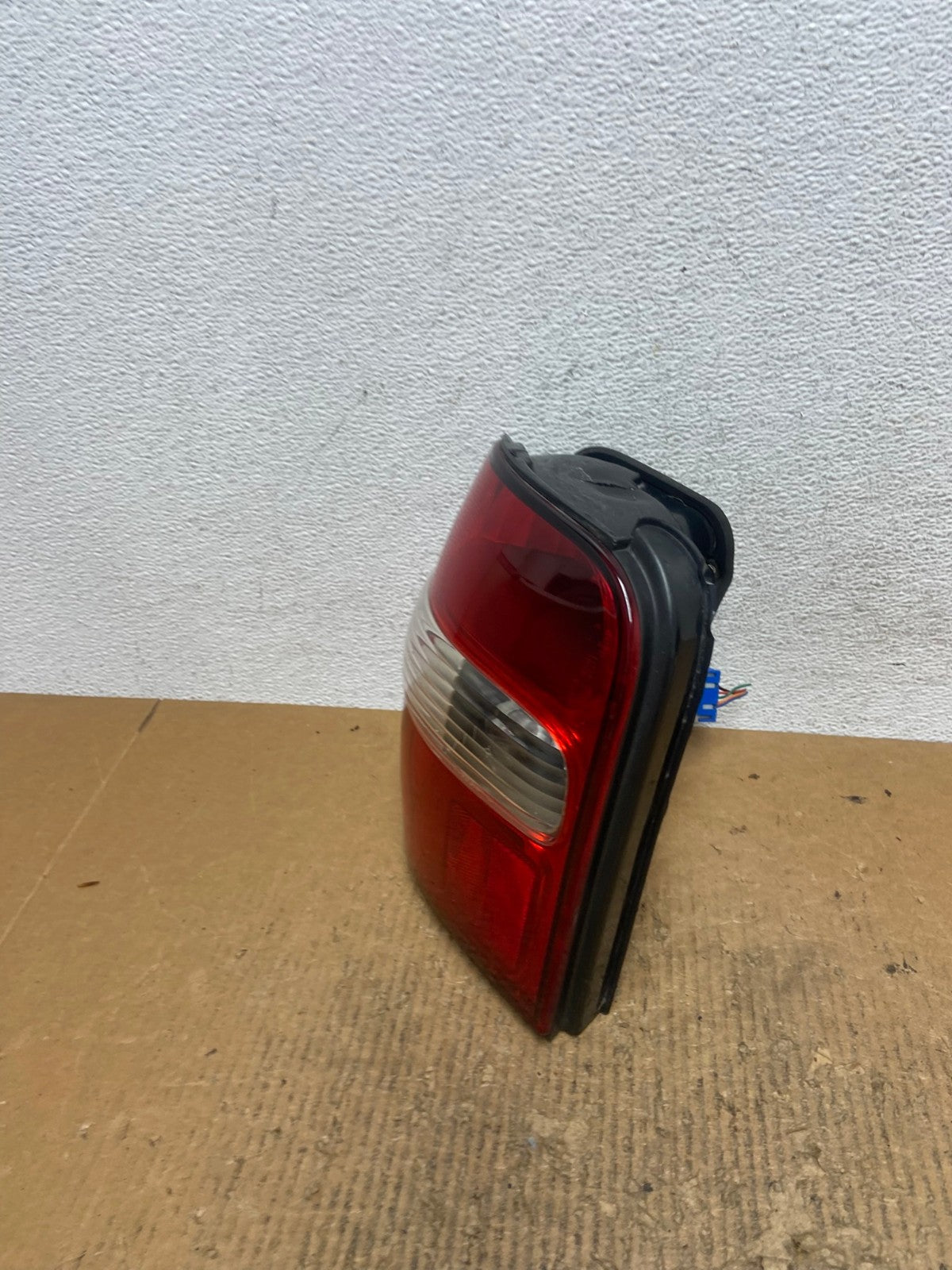1998 to 2002 Kia Sportage Left Driver LH Side Tail Light AE2859 LK1