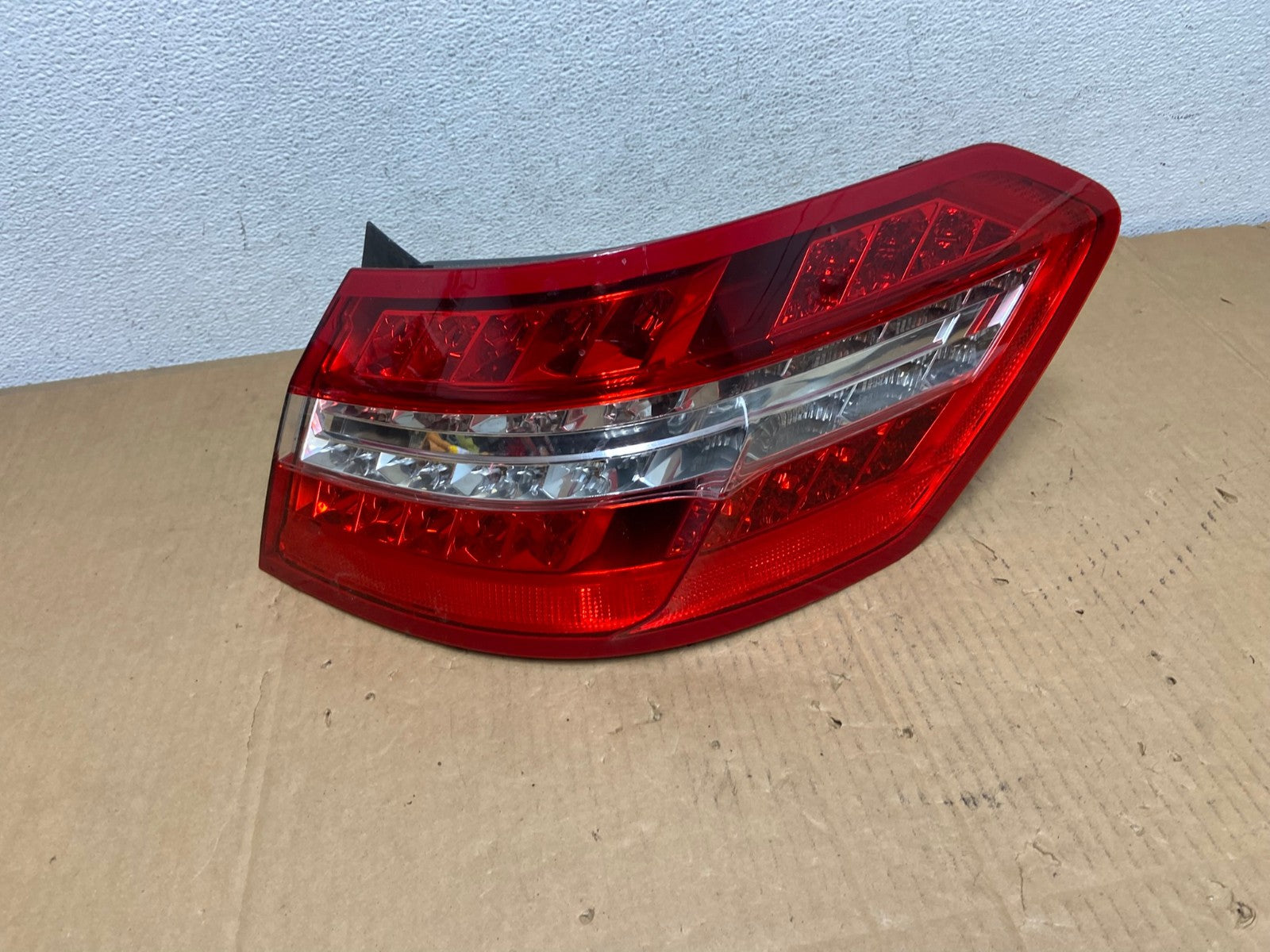 2010-2013 Mercedes-Benz E350 Right Passenger RH Side Tail Light AD0935 LK0