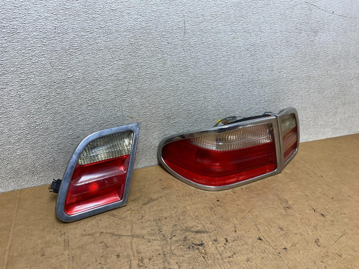 2000-2002 Mercedes-Benz E-CLASS E430 E320 Left Driver Side Tail Light T3750 DW2