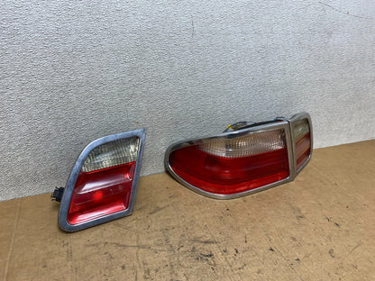 2000-2002 Mercedes-Benz E-CLASS E430 E320 Left Driver Side Tail Light T3750 DW2