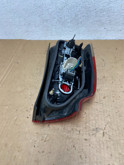 2001 - 2004 Volvo XC70 V70 Right Passenger Side LH Tail Light AD3077 LK9