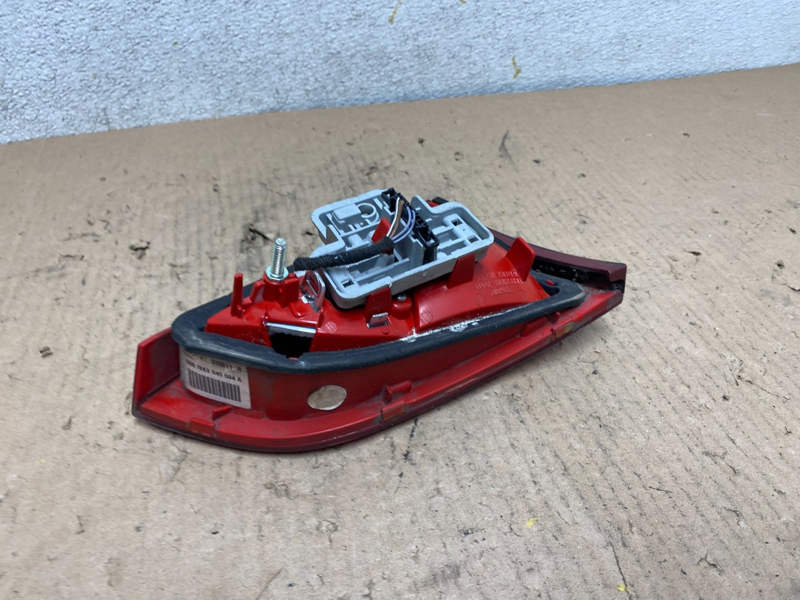2009-2012 Audi A4 Wagon Avant Right Passenger Side Inner Tail Light P9728 DW6