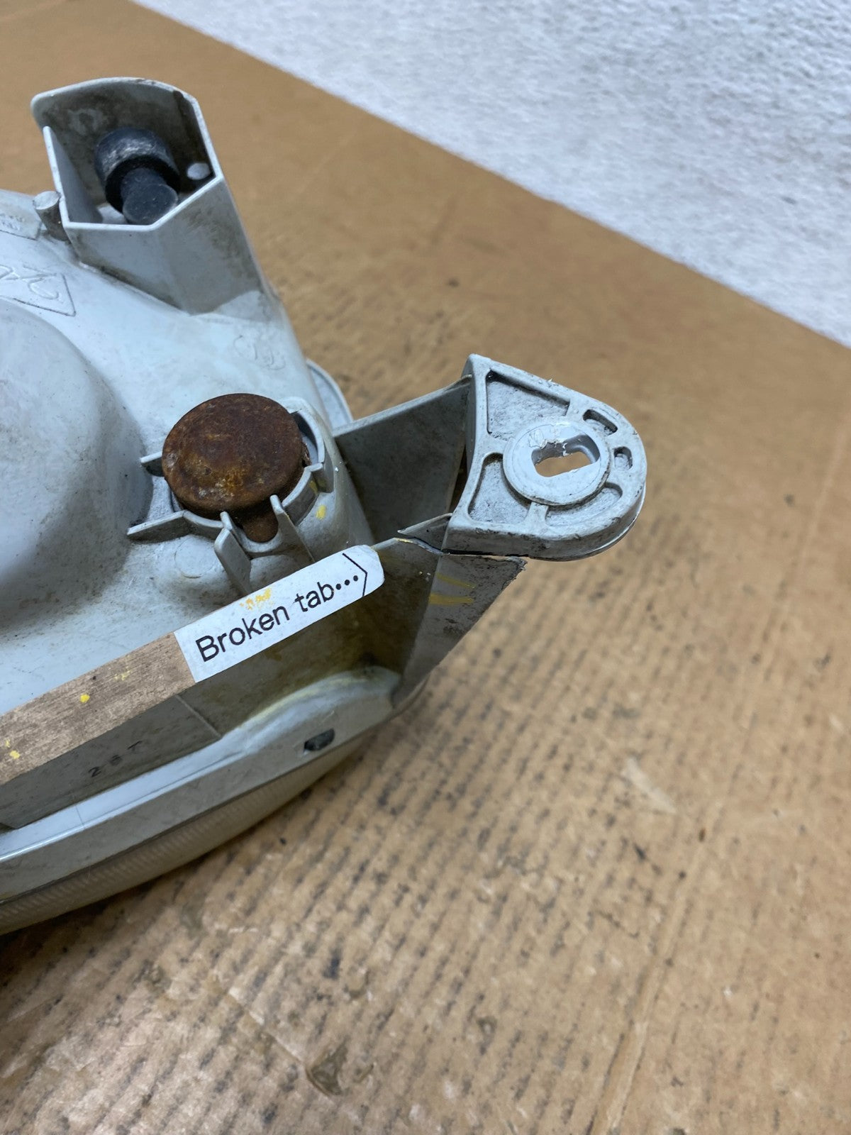 1999-2004 Nissan Pathfinder Right Passenger Side Headlight AE1174 DW4