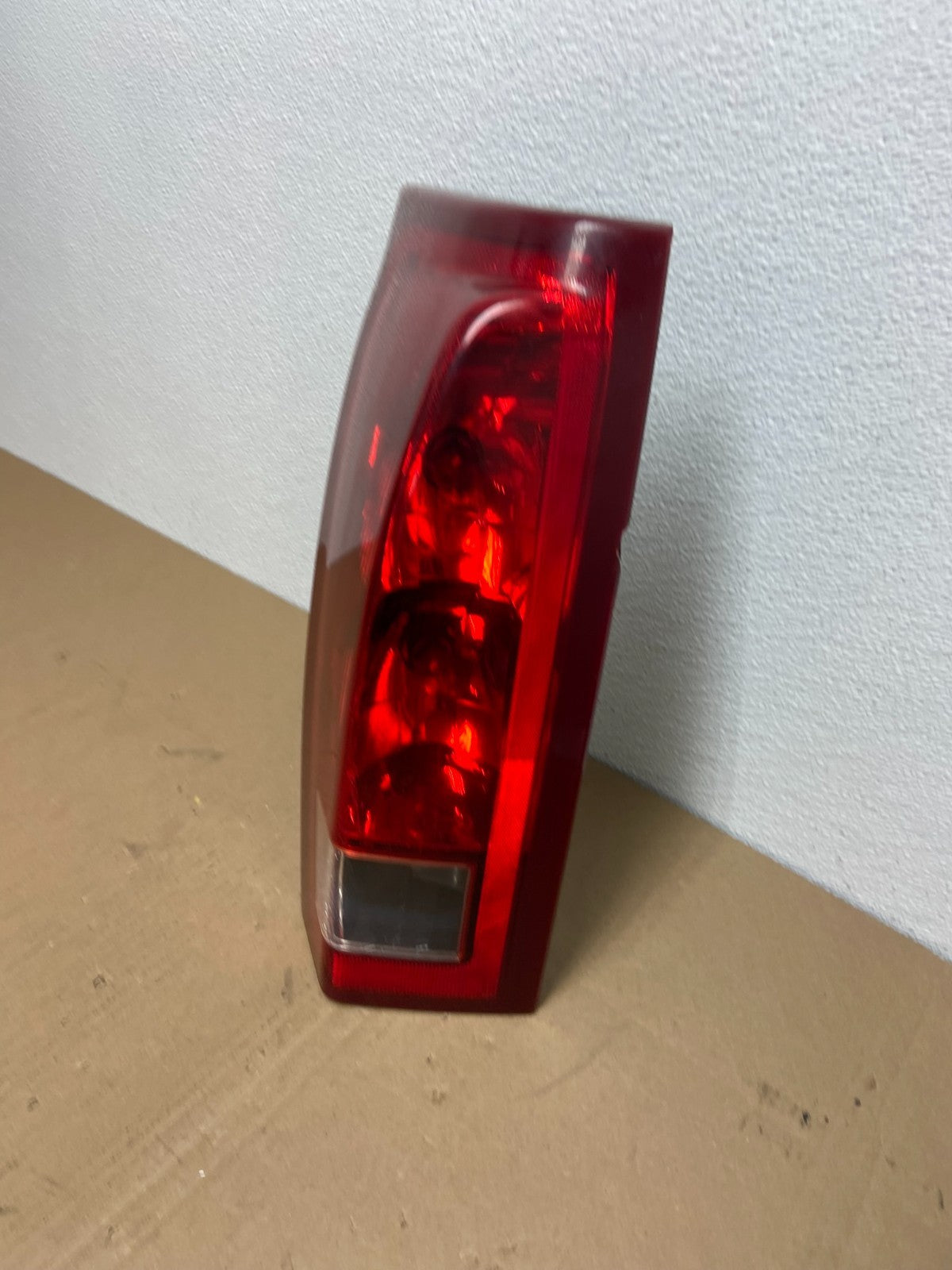 2002 to 2006 Cadillac Escalade EXT Left Driver LH Side Tail Light OEM AB6385 DW1