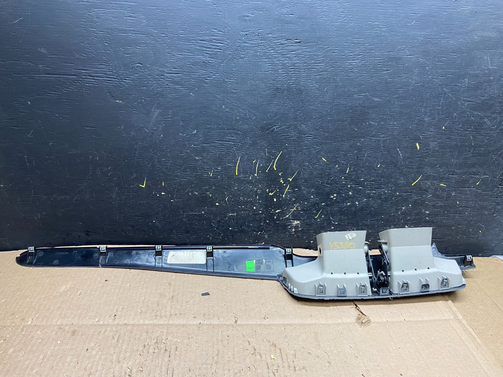 2009 to 2014 Volkswagen Routan Dash Center Trim Bezel Panel Vents y5380 DG5