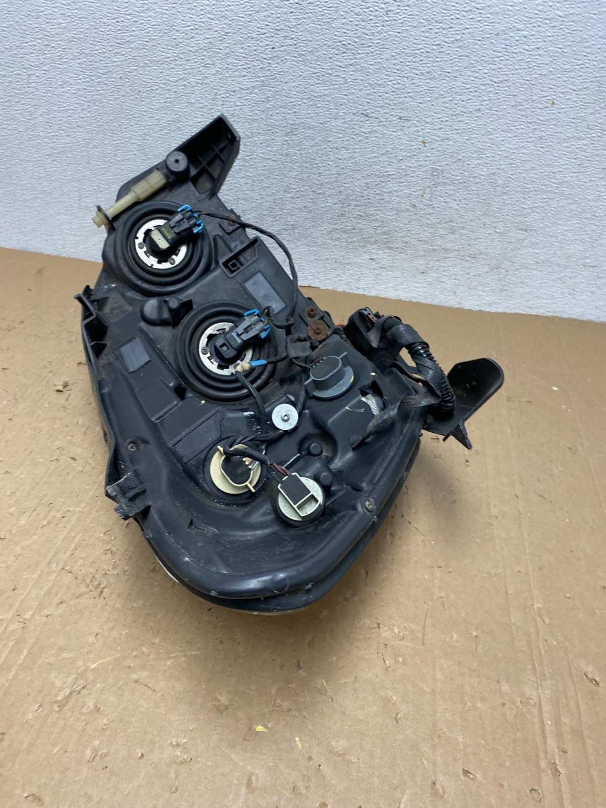 2006 to 2008 Buick Lucerne Left Driver LH Side Halogen Headlight AD8173 DW11
