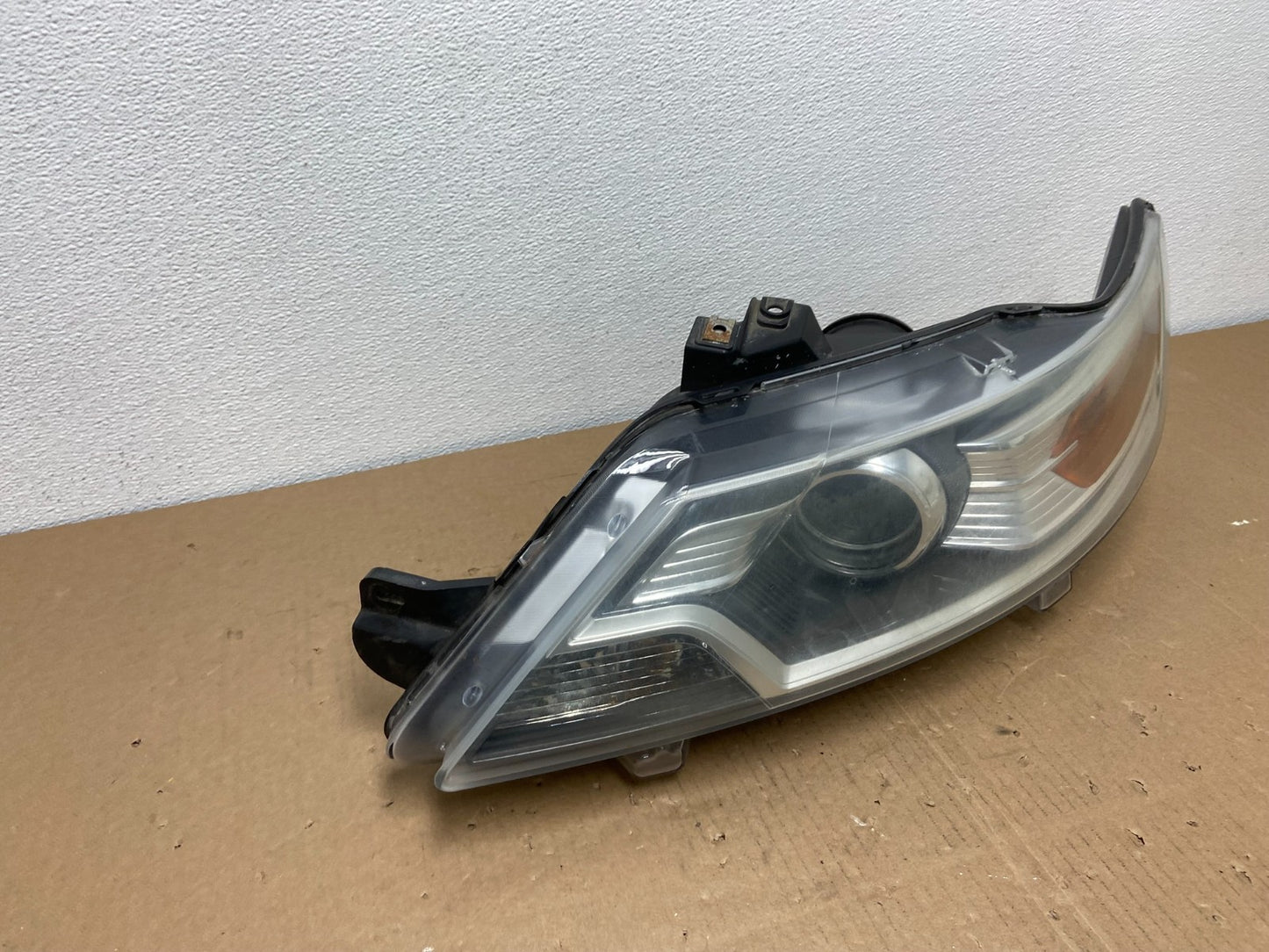 2010 2011 2012 Ford Taurus Left Driver LH Halogen Headlight AB6451 DW2