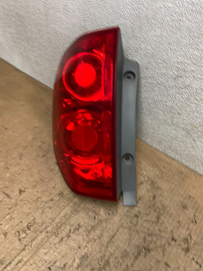 2003 2004 2005 Honda Pilot Left Driver LH Side Tail Light Oem AA8600 LK1