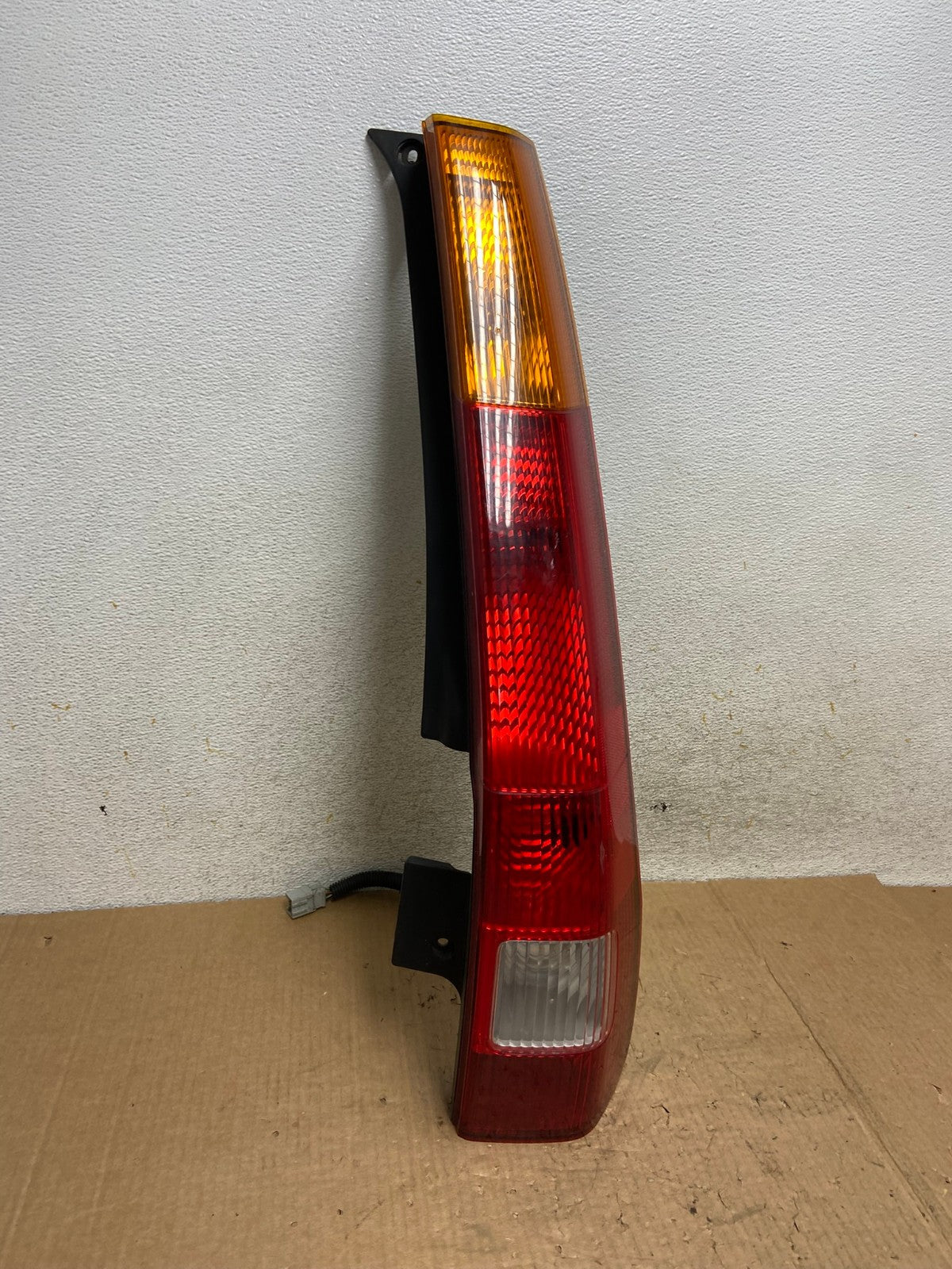 2002 - 2004 Honda Crv Cr-v Right Passenger Rh Side Tail Light AI5616 LK2