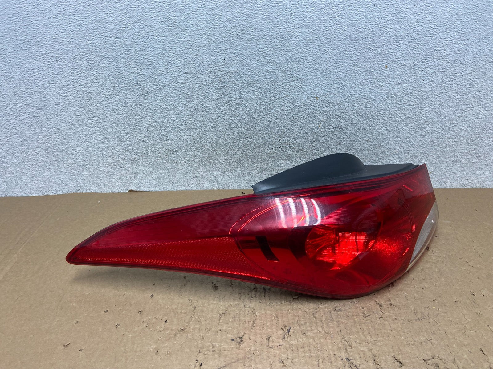 2011 2012 2013 Hyundai Elantra Sedan Left Driver Side Tail Light AF8373 DW2