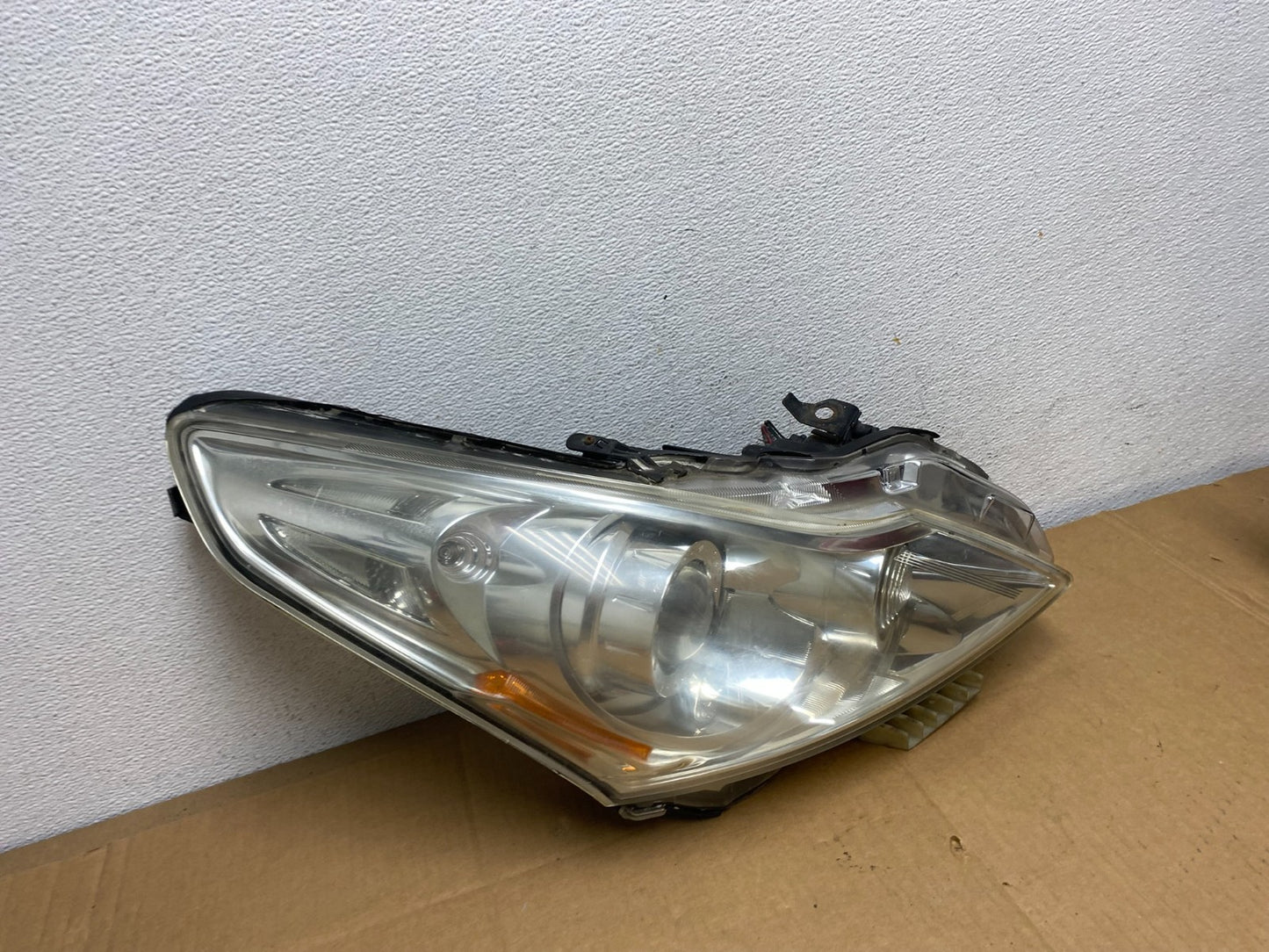 2010-2012 Infiniti G37 Right Passenger Side Xenon HID Headlight AD0729 DW2
