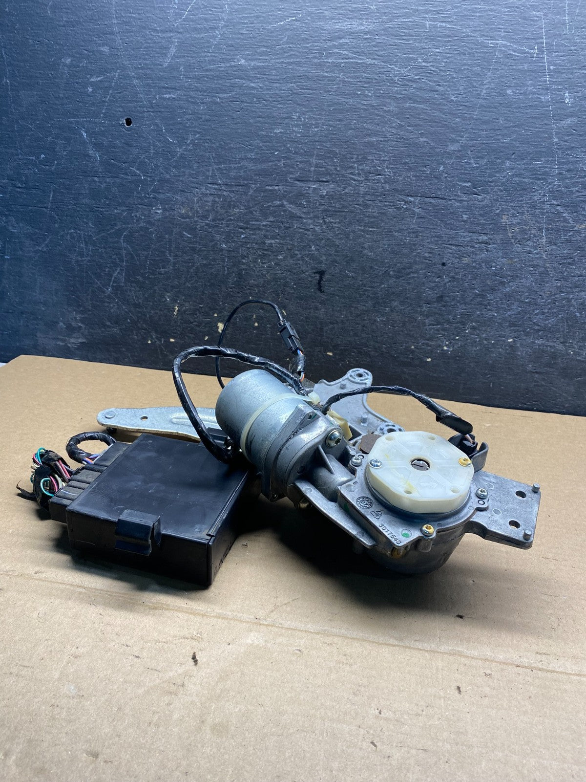 2007 2008 Acadia Enclave Escalade Suburban Liftgate Door Module Motor AI7505 DG3