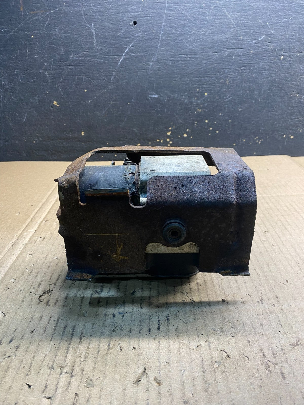 2003 - 2005 Chevrolet Silverado GMC Sierra ABS Anti-Lock Brake Module AB2715 DG2