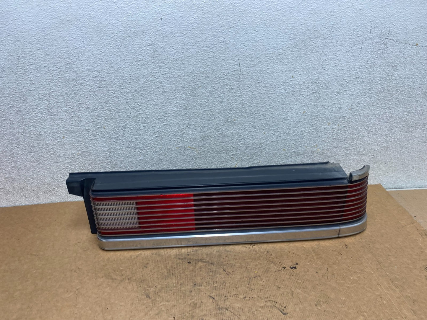 1986 to 1988 Chrysler LeBaron Right Passenger RH Tail Light Oem S7018 DG0