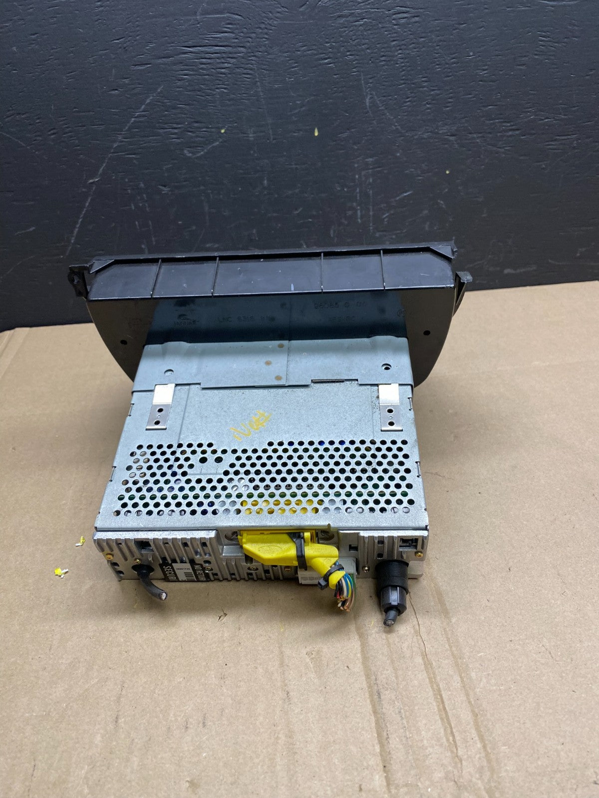 1998 to 2003 Jaguar XJ8 Vanden Plas Casette Radio AM/FM Tape Dash AB8730 DG3