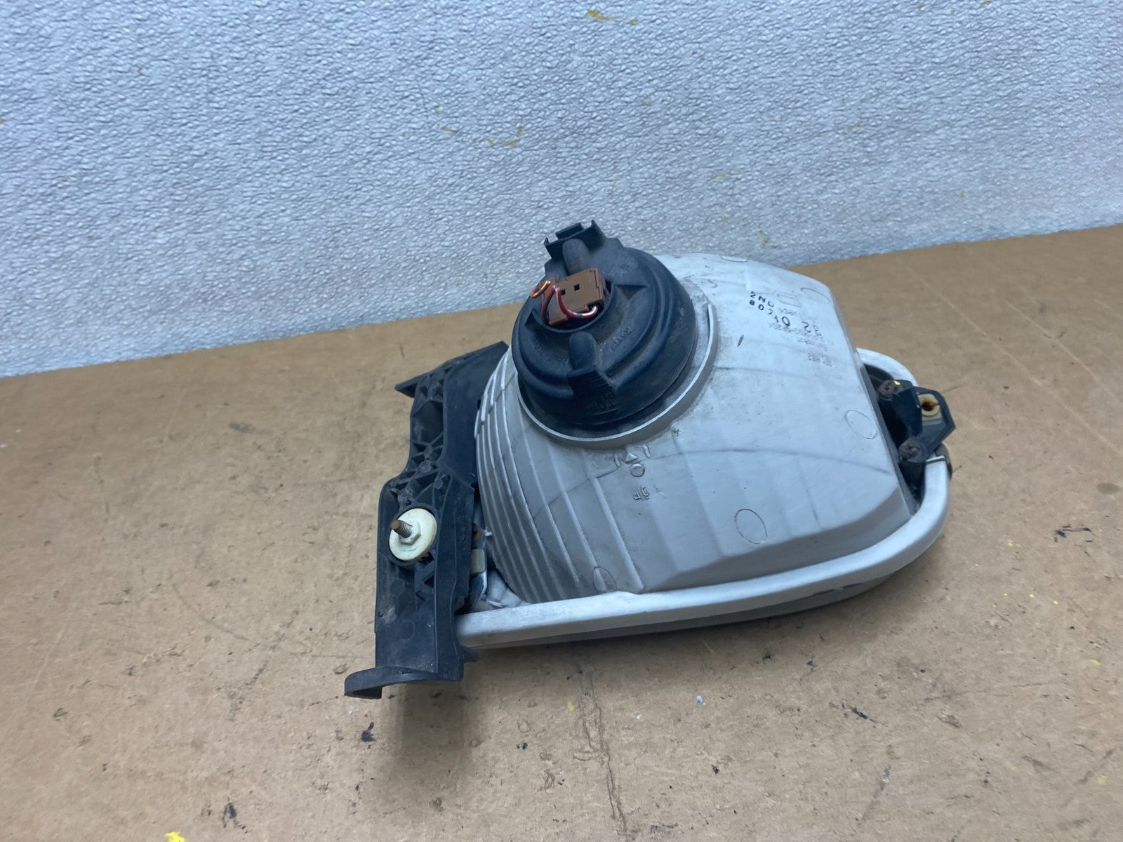 2001-2004 Toyota Sequoia Right Passenger RH Side Headlight Halogen OEM X7273 DW6