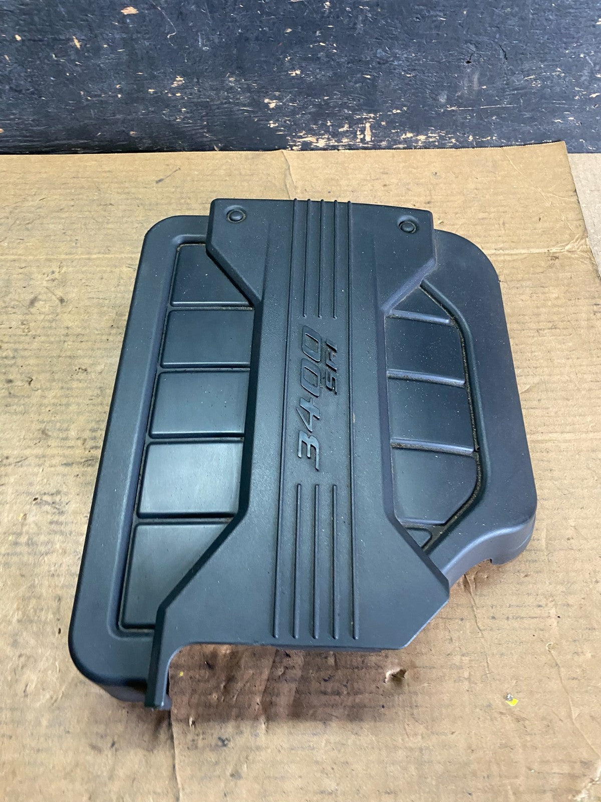 2004 2005 2006 Chevrolet Equinox Engine Cover 3.4L OEM Q9818 DG3
