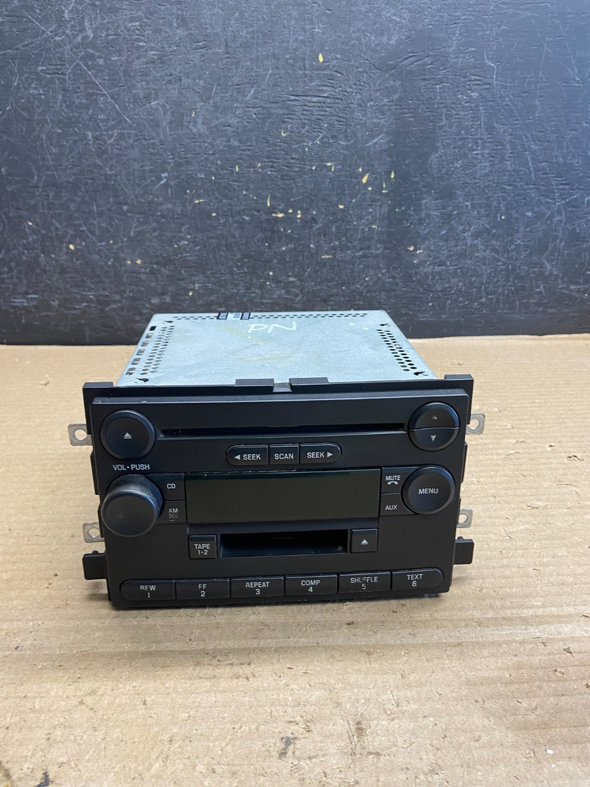 2005 to 2006 Ford F150 Radio Stereo Audio AM/FM ah3723 DG0