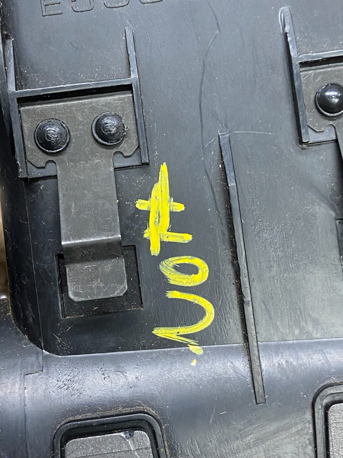 2000 2001 Infiniti I30 Center Dashboard Air Vent OEM v7731 DG6