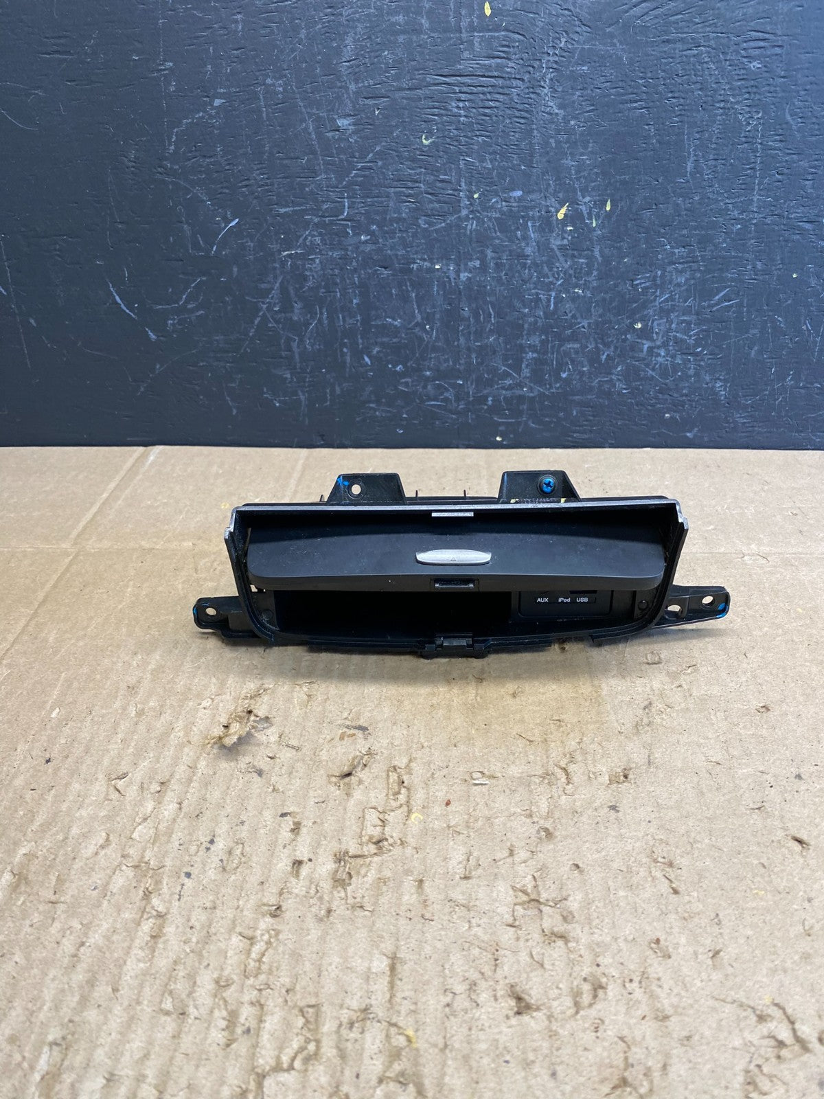 2006 - 2012 Kia Sedona Center Console Dash Storage Compartment Box AC4810 DG1