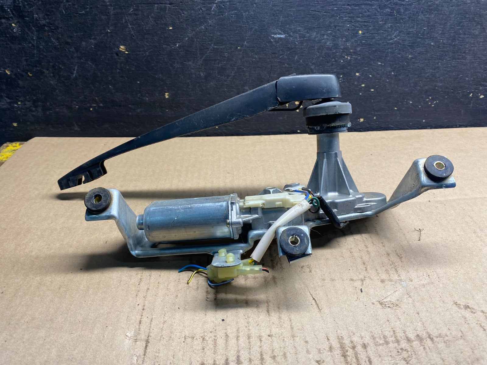 2003 to 2005 Subaru Forester Rear Wiper Motor 86510SA070 Z4865 PS1