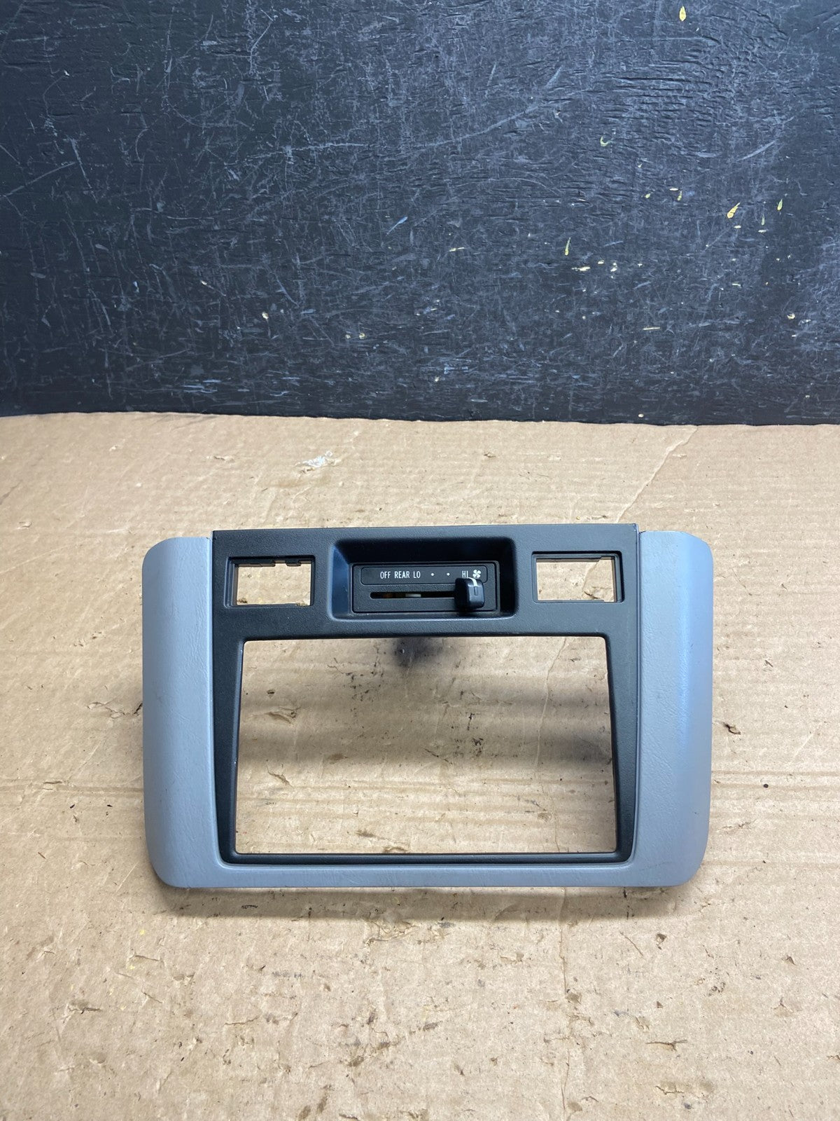 1998 to 2000 Toyota Sienna Center Console Radio Trim Bezel AF2335 DG0