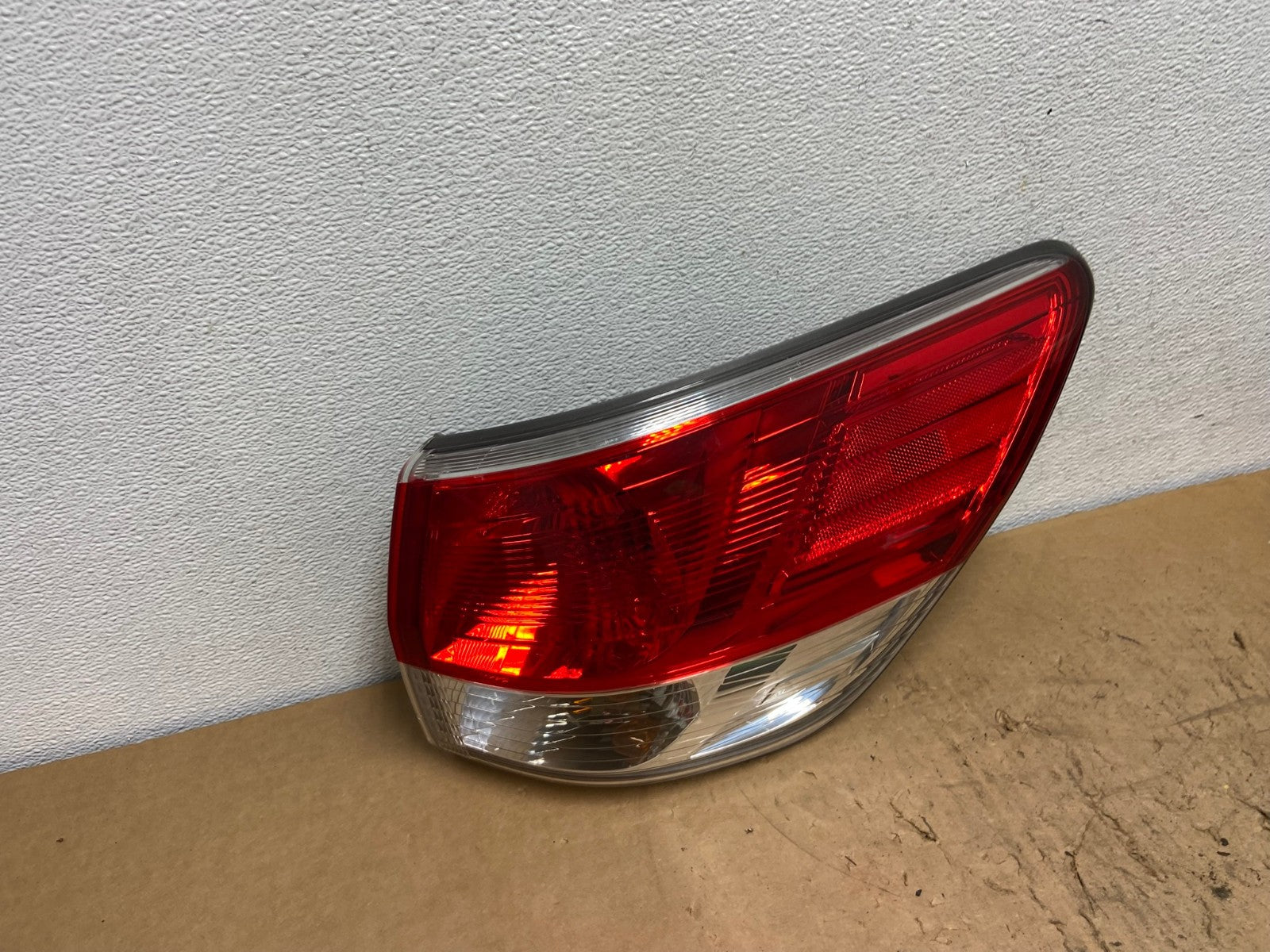 2013 to 2016 Nissan Pathfinder Passenger Right Side Tail Light AD0680 LK2