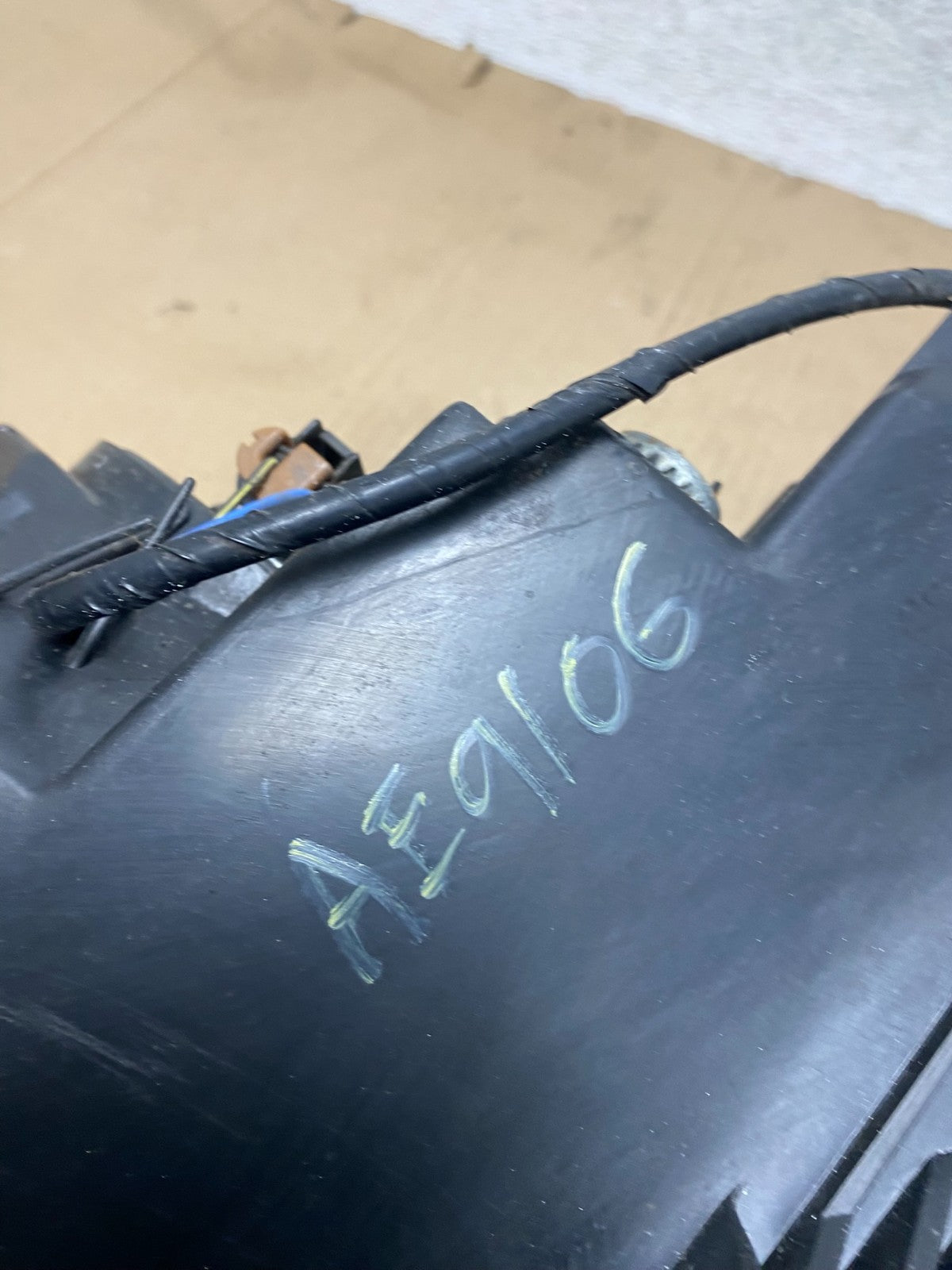 2010 - 2013 Mazda 3 Halogen Right Passenger Rh Side Headlight AE9106 DW10