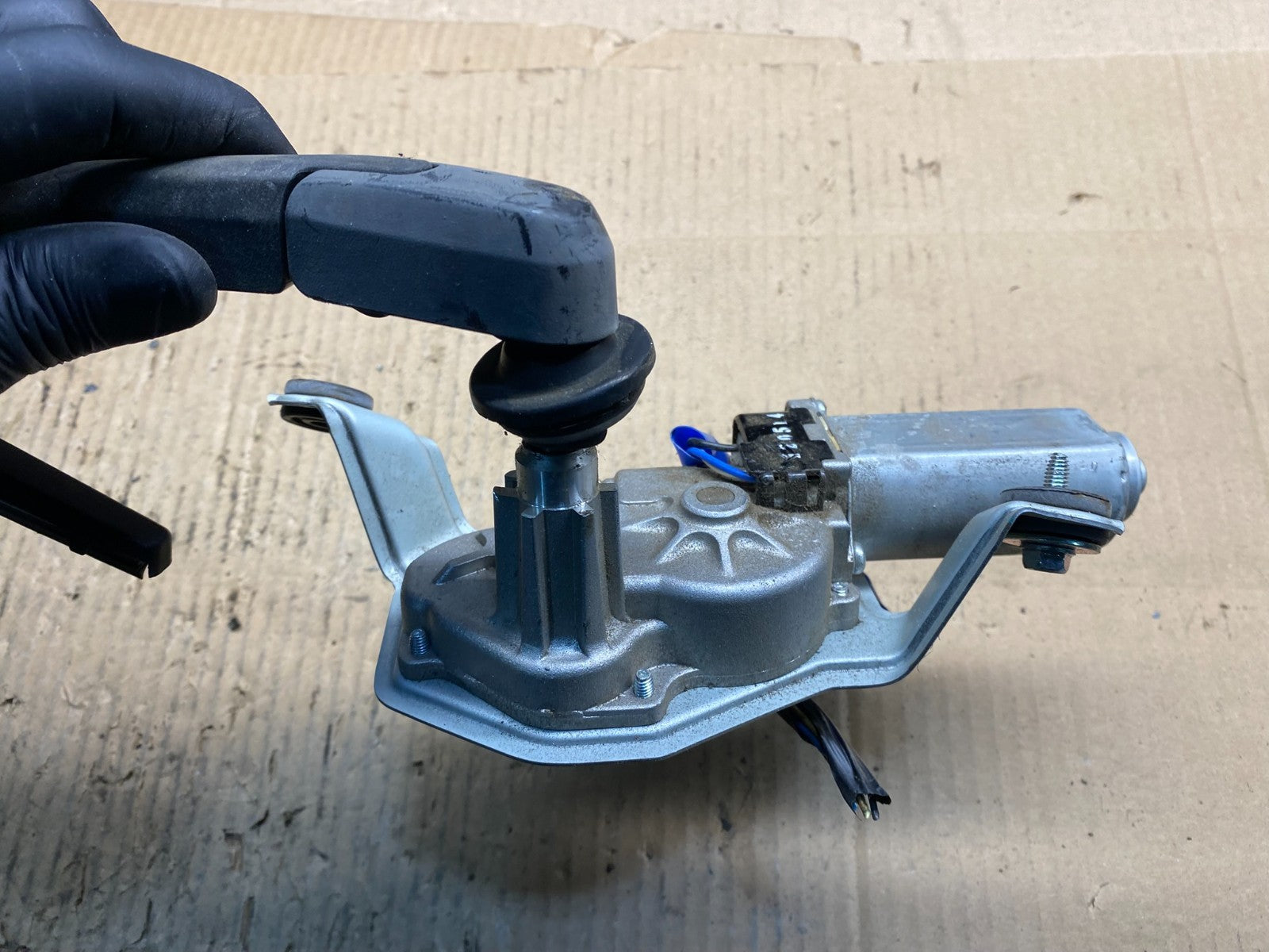 2011 - 2013 Kia Sorento Rear Glass Windshield Wiper Motor y1373 DG4