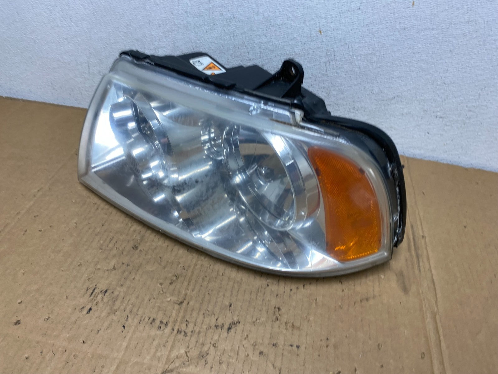 Xenon 2003-2006 Lincoln Navigator Left Driver Side Headlight AD1077 DW1