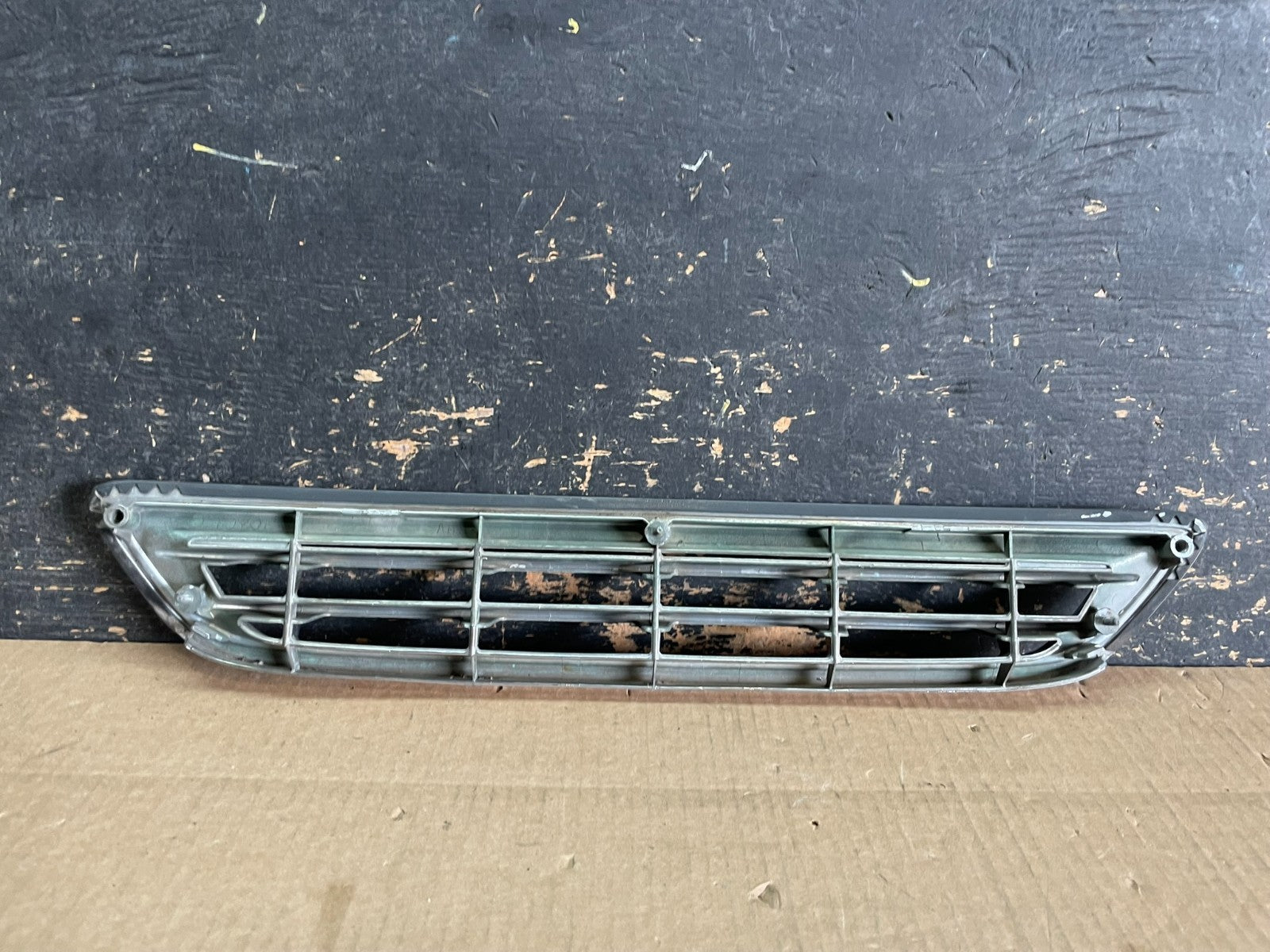 2000 to 2001 Lexus ES300 Front Grille Grill AB30923