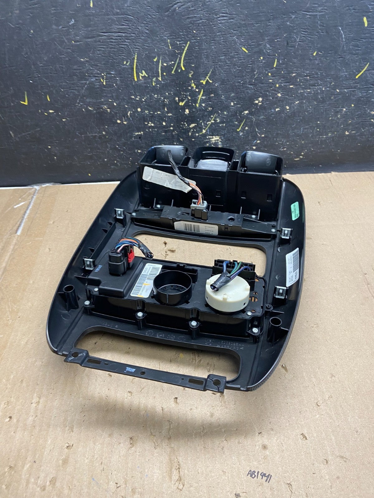 2004-2007 Chrysler Town Country Climate Control Panel Center Dash Trim ab2078 DG4