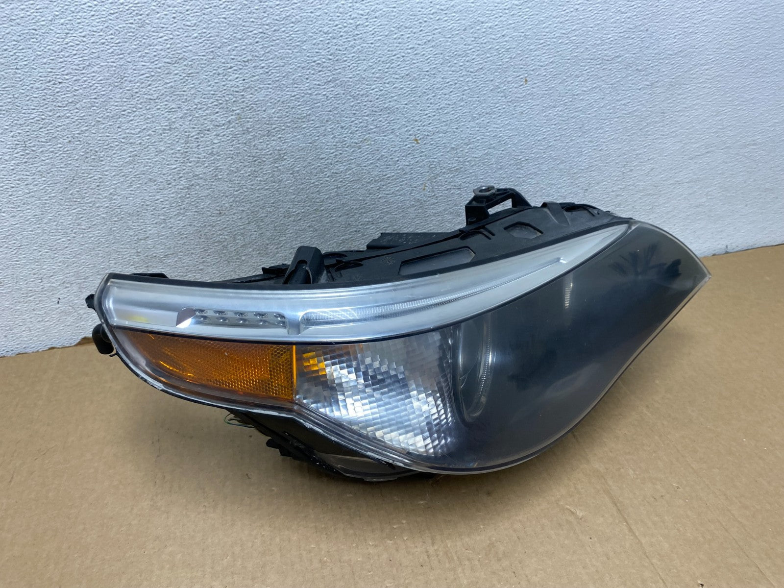 2004 to 2007 BMW 525i 5 Series Headlight Right Passenger Xenon AFS AG1992 DW2