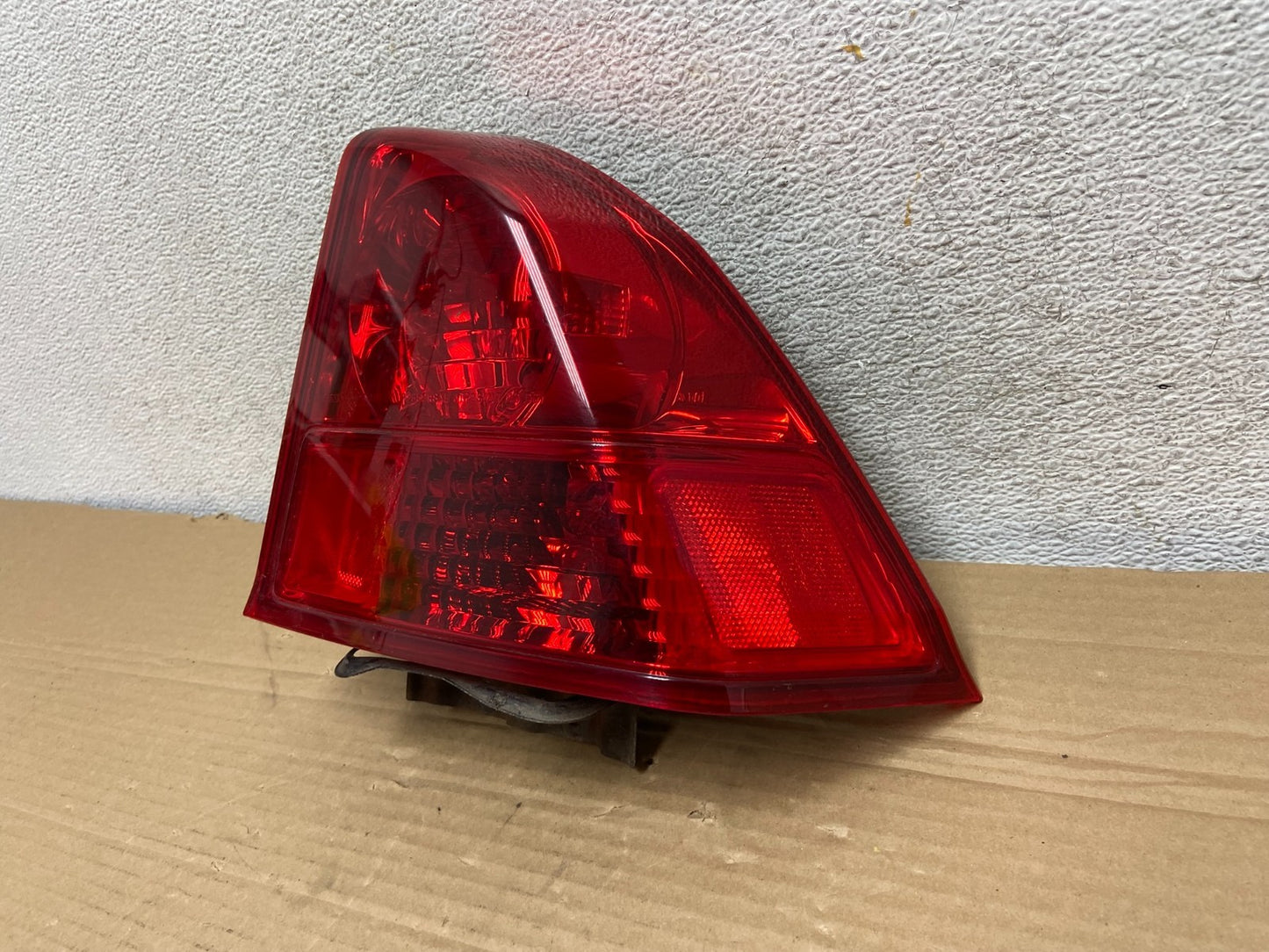 2003 2004 2005 Honda Civic Sedan Right Passenger Side Tail Light AG8949 DW2