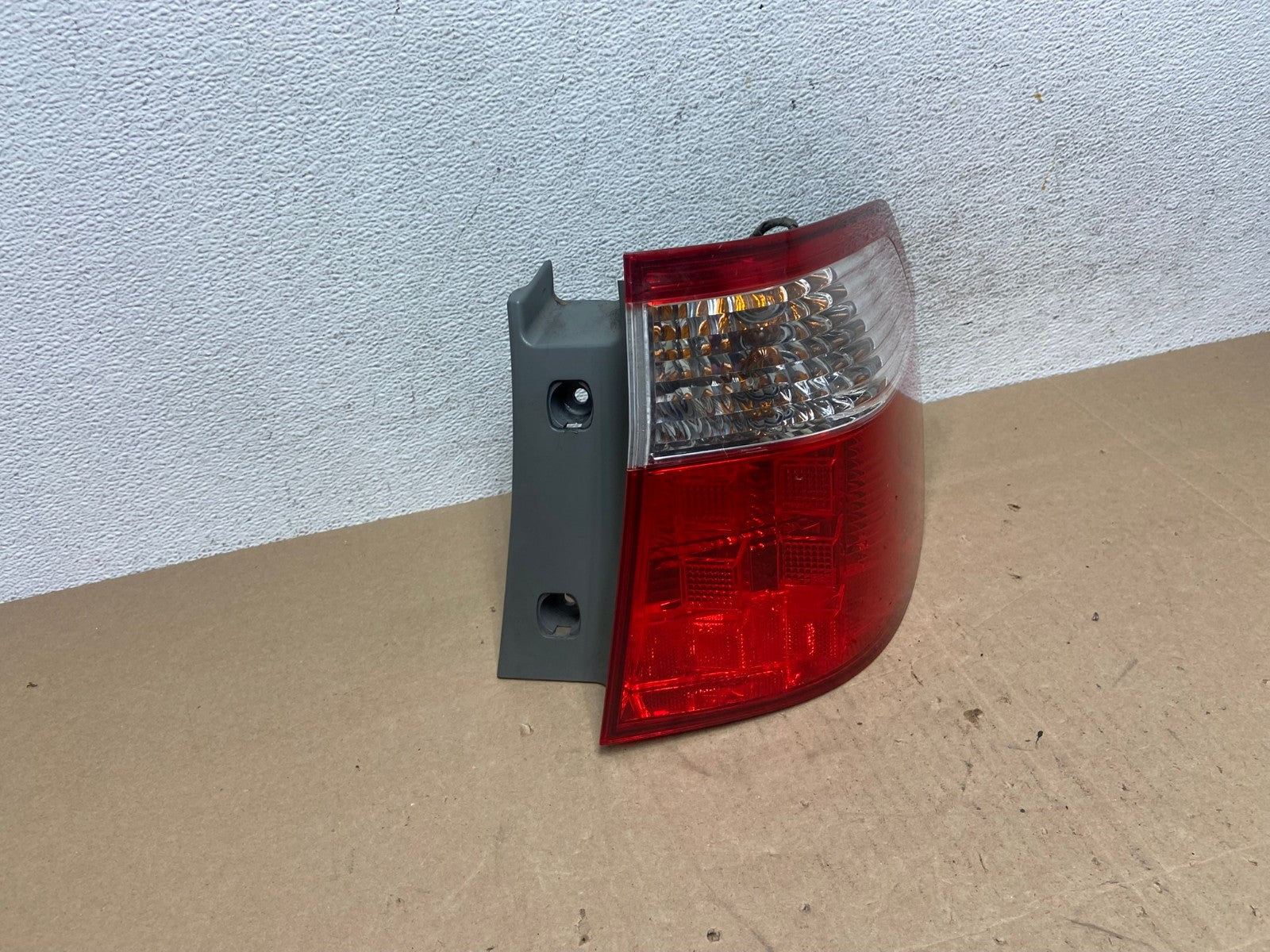 2005 2006 2007 Honda Odyssey Right Passenger RH Side Tail Light AE5030 LK2