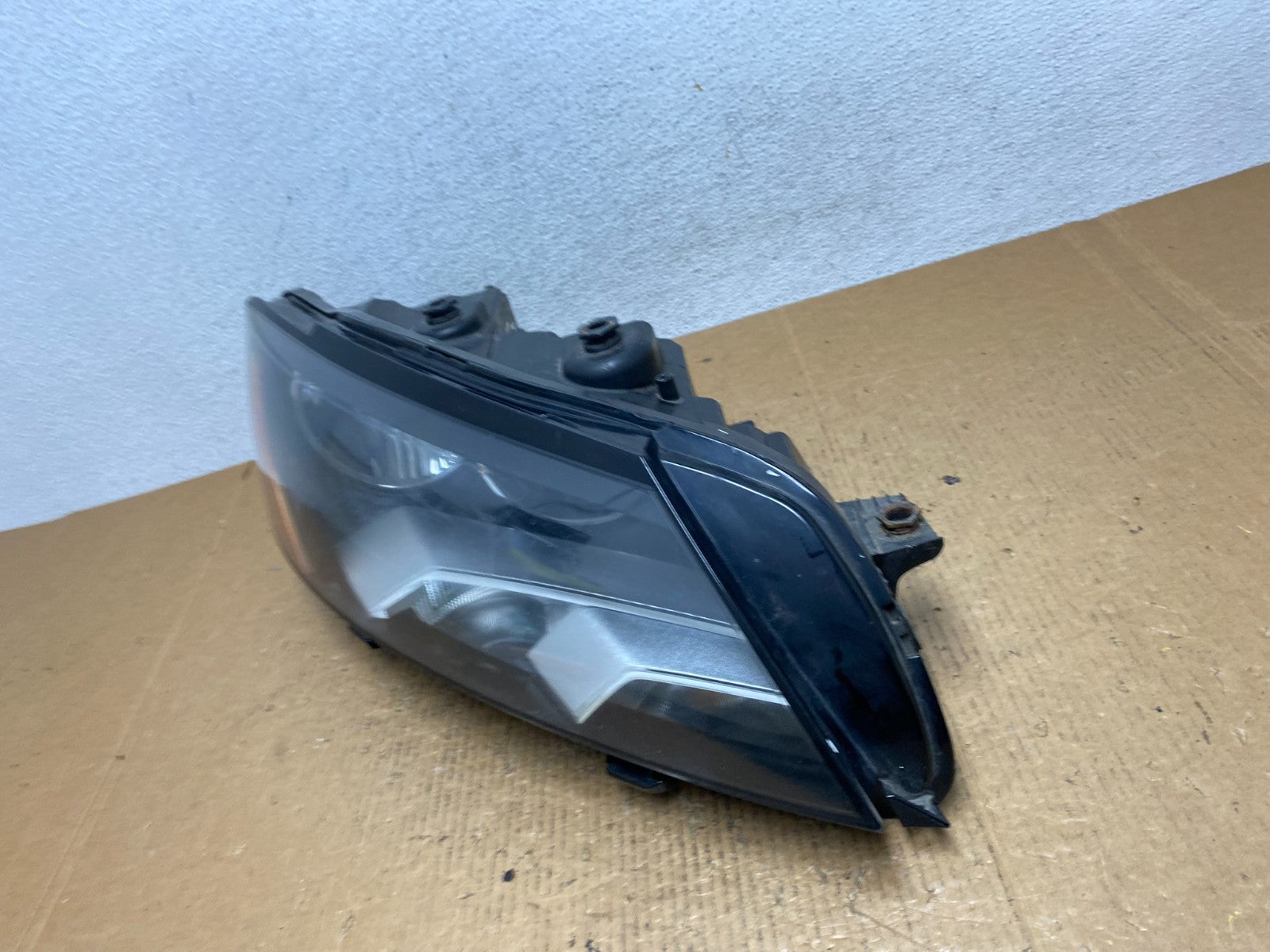 2012-2015 Volkswagen Passat Right Passenger RH Halogen Headlight AE2589 DW1