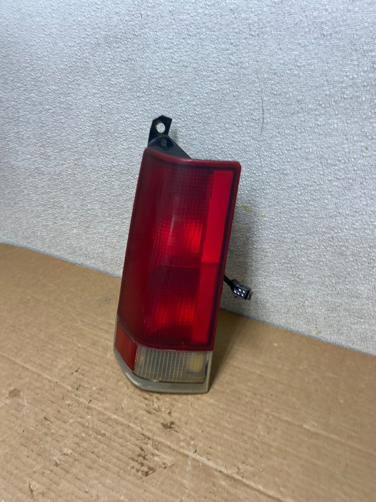 1996-1999 GMC Savana Express 1500 Van Left Driver Lh Tail Light Oem Z1419 DW1