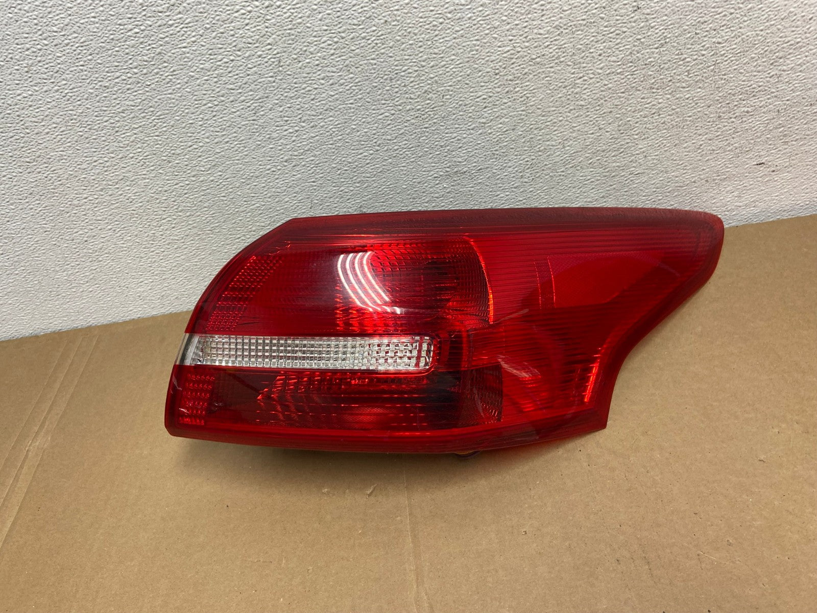 2015-2018 Ford Focus Sedan Halogen Tail Light Right Side Passenger AC5560 LK0