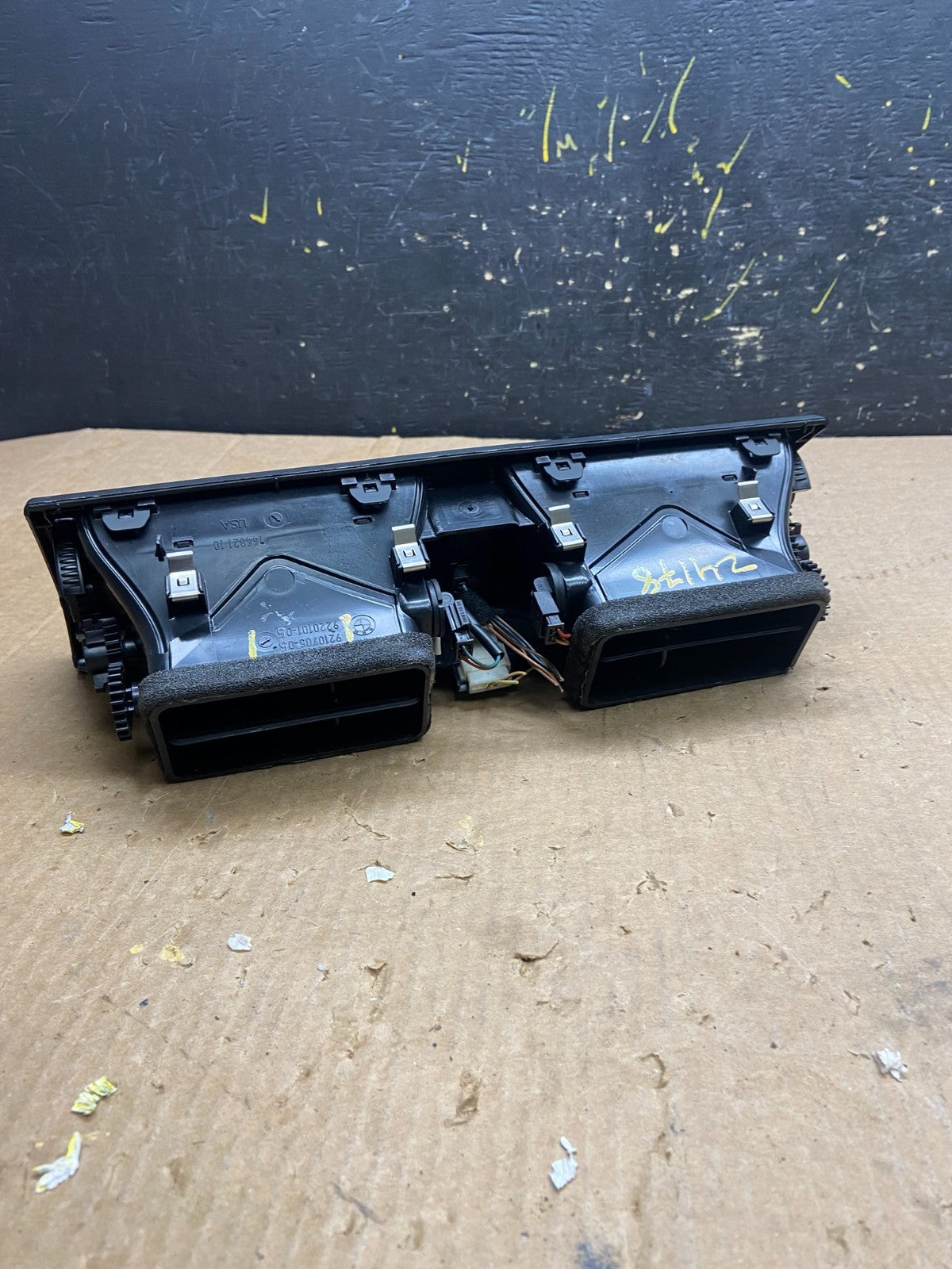 2010 to 2013 BMW X5 X6 Center Console Dash Air Vent OEM Z4178 DG3