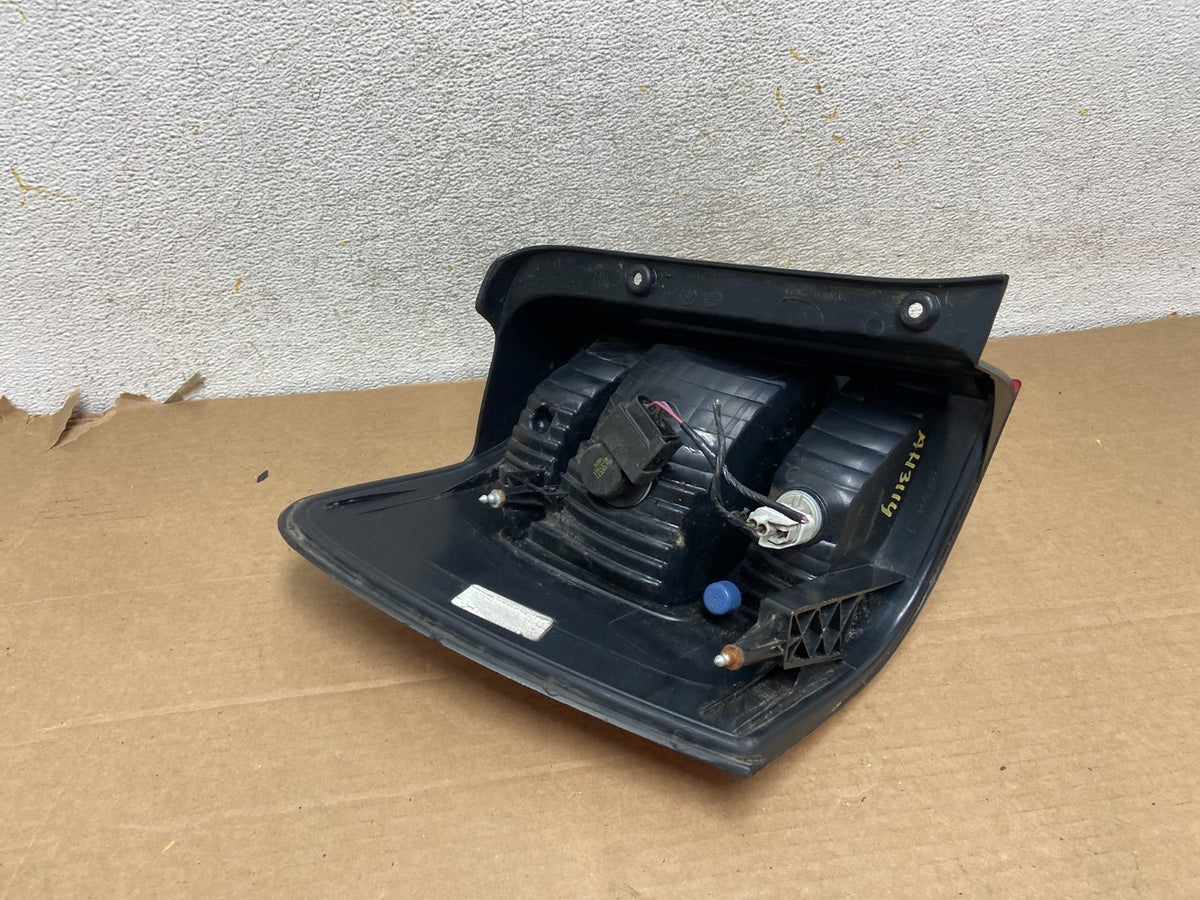 2008 to 2012 Ford Escape Right Passenger RH Side Tail Light AH3114 DW4