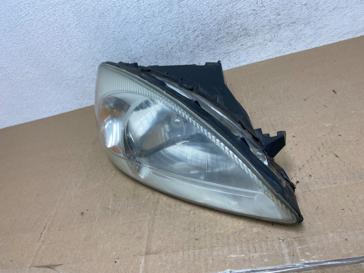 2000 to 2007 Ford Taurus Right Passenger RH Side Halogen Headlight AE6780 DW1