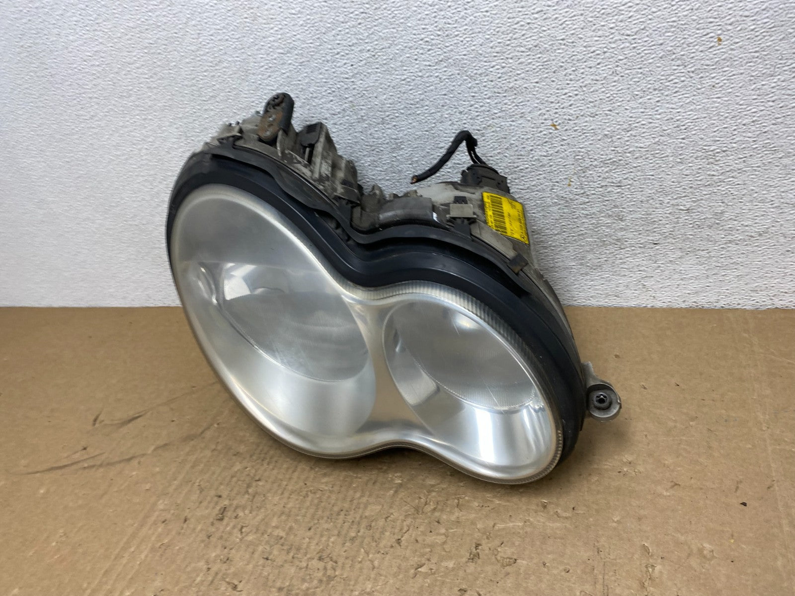 2005 to 2007 Mercedes-Benz C-Class Right Passenger Side Headlight AG1202 DW1