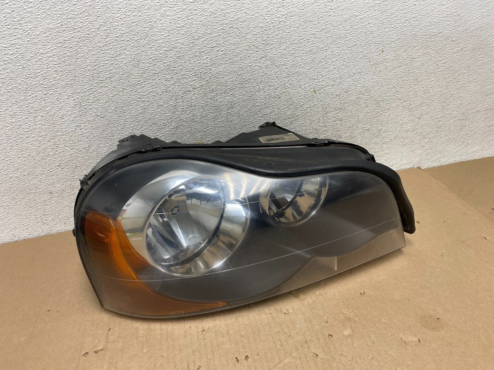 2003 to 2013 Volvo XC90 Right Passenger Rh Side Headlight Halogen AG6686 DW0