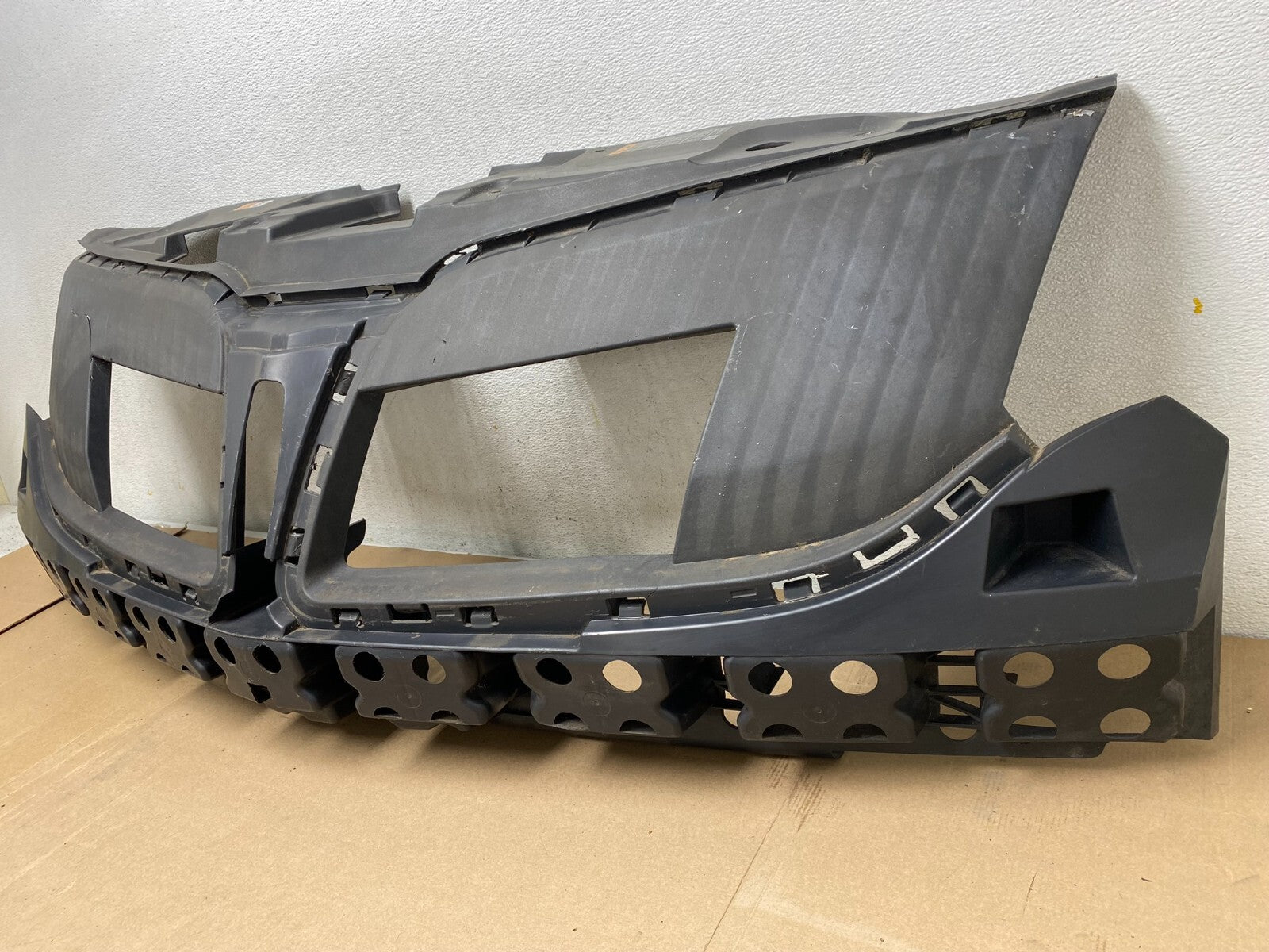 2013 to 2016 Lincoln MKT Grill Grille Support Panel C1146 OEM DG2