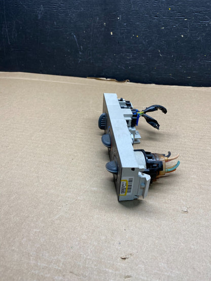 2001 - 2007 GMC Chevrolet Express 1500 Climate Control A/C L2171 DG2