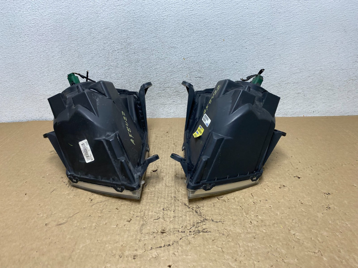 2008 to 2010 Dodge Caravan Left+Right Set Side Halogen Headlights AF8422 DW9