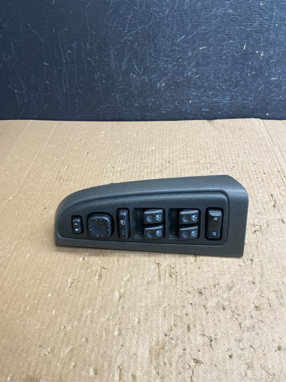 2003-2006 Chevrolet Silverado Driver Side Master Window Switch AE4111 DG0